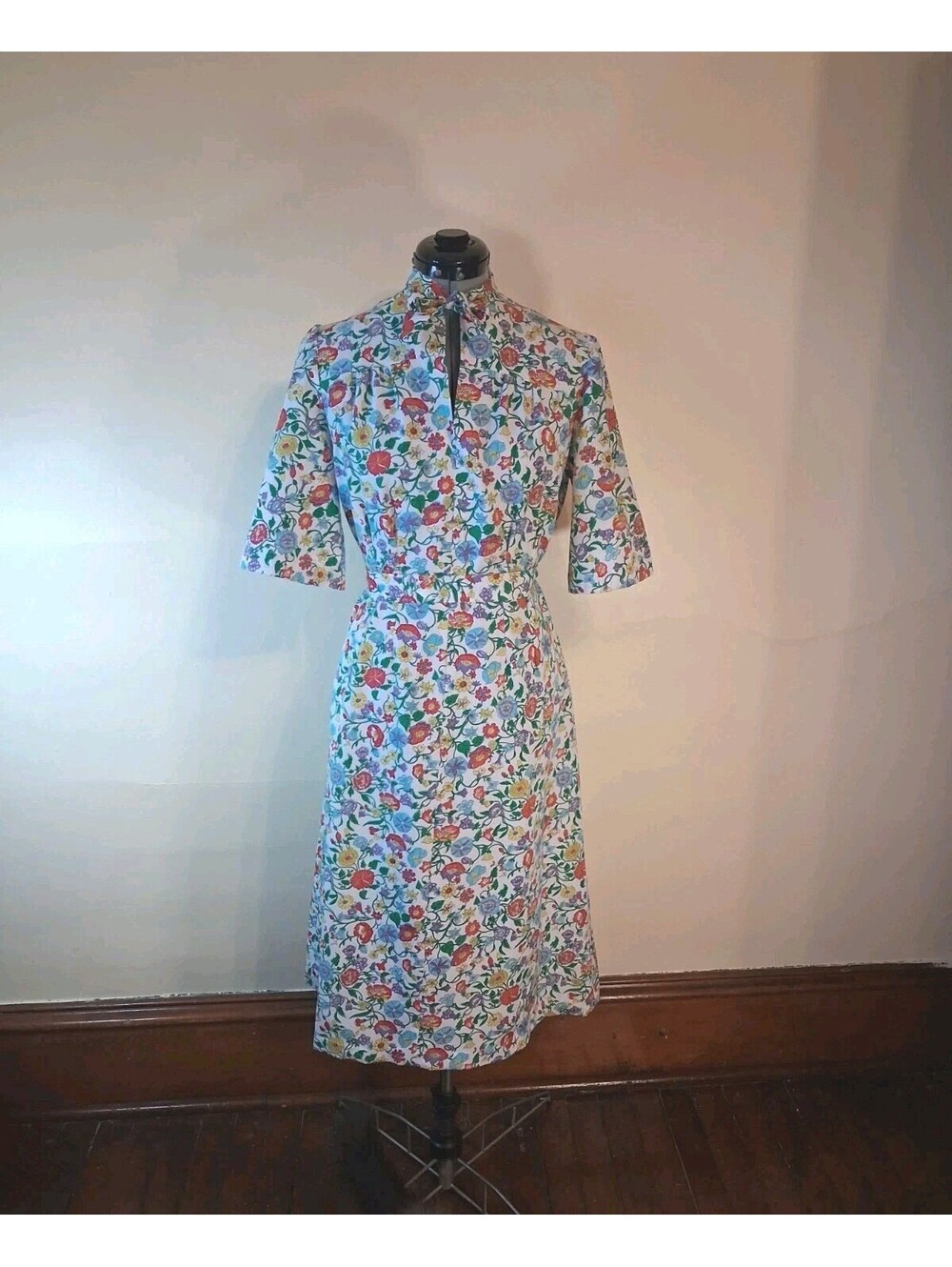 1960s Floral Dress, Keyhole Mock Neck Shift Dress Sz L Hippy Summer Midi Dress